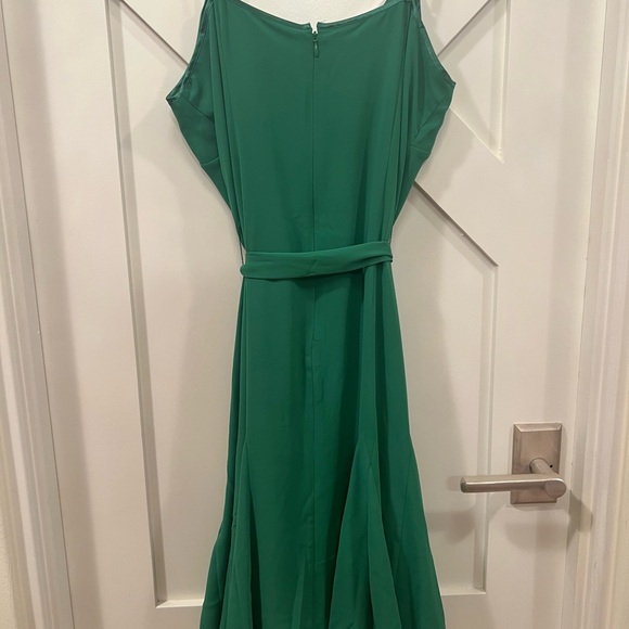 Gorgeous Kelly Green dress by WHBM Size 12 NWT - Picture 3 of 3